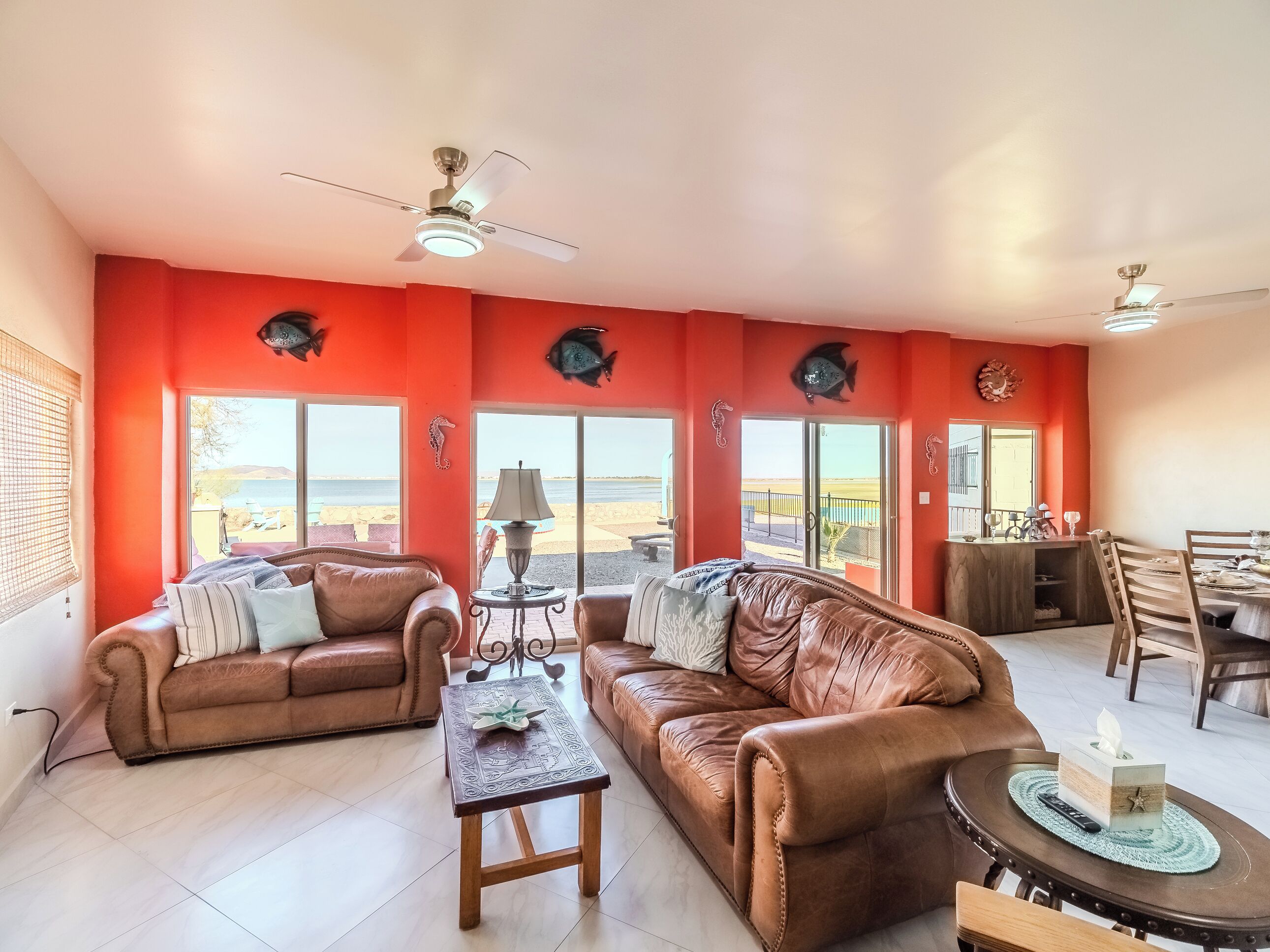 Televisie en een open haard