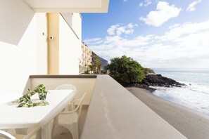 Outdoor dining - Home2Book Beachfront Sea View Apart Las Gaviotas (Santa Cruz de Tenerife)