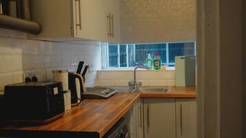 Micro-ondes, four, plaque de cuisson