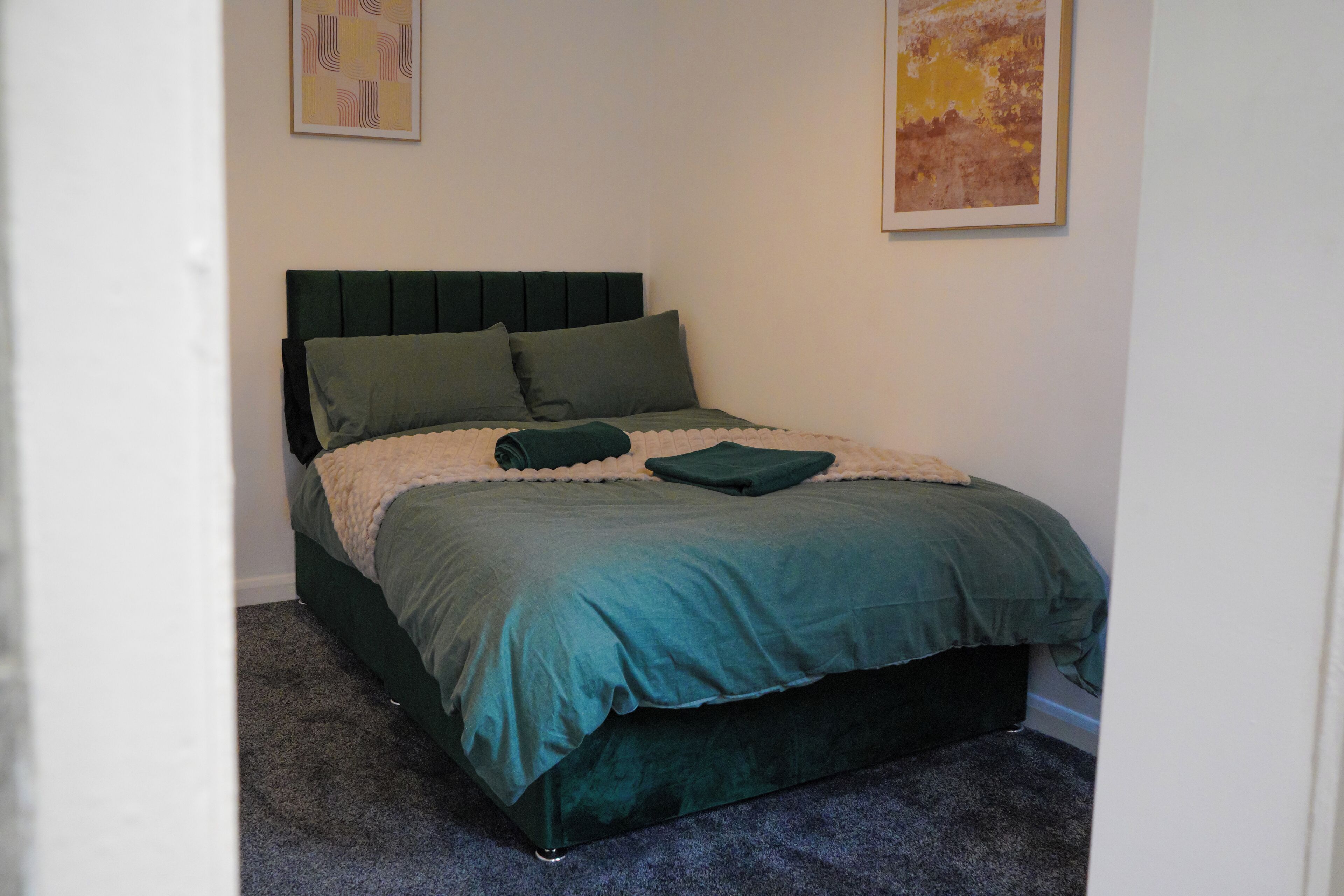 2 chambres, fer et planche à repasser, accès Internet, draps fournis