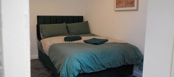 Modern Family Home in Rotherham, Long-Stay Friendly.