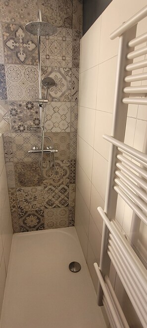 Shower, hair dryer, towels, toilet paper - Lou Cabanoun Prouvençau (Mane)
