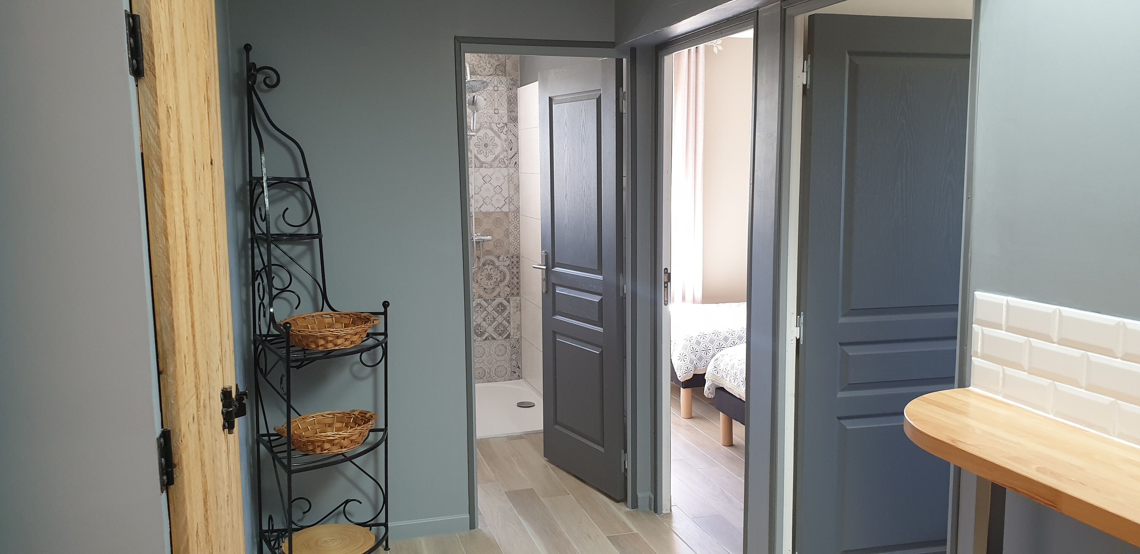 2 عدّة غرف نوم وسرير سفر وواي فاي مجانًا وملاءات أسرّة