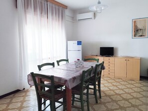 Dining room - Comfortable Flat Near the Beach (Jesolo)