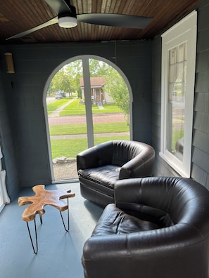 Interior - 3-bedroom Lake house in Port Clinton with AC comfort and game room (Port Clinton)