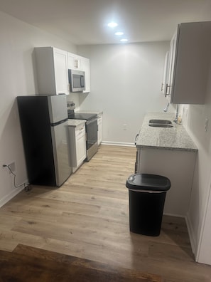 Private kitchen - Stylish Modern Home Minutes From Southern University with rooms to rent (Baton Rouge)
