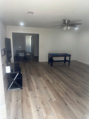 Games room - Stylish Modern Home Minutes From Southern University with rooms to rent (Baton Rouge)