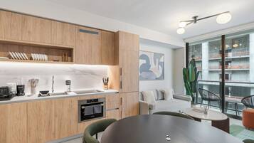 Exclusive Apartment, City View | Dining room