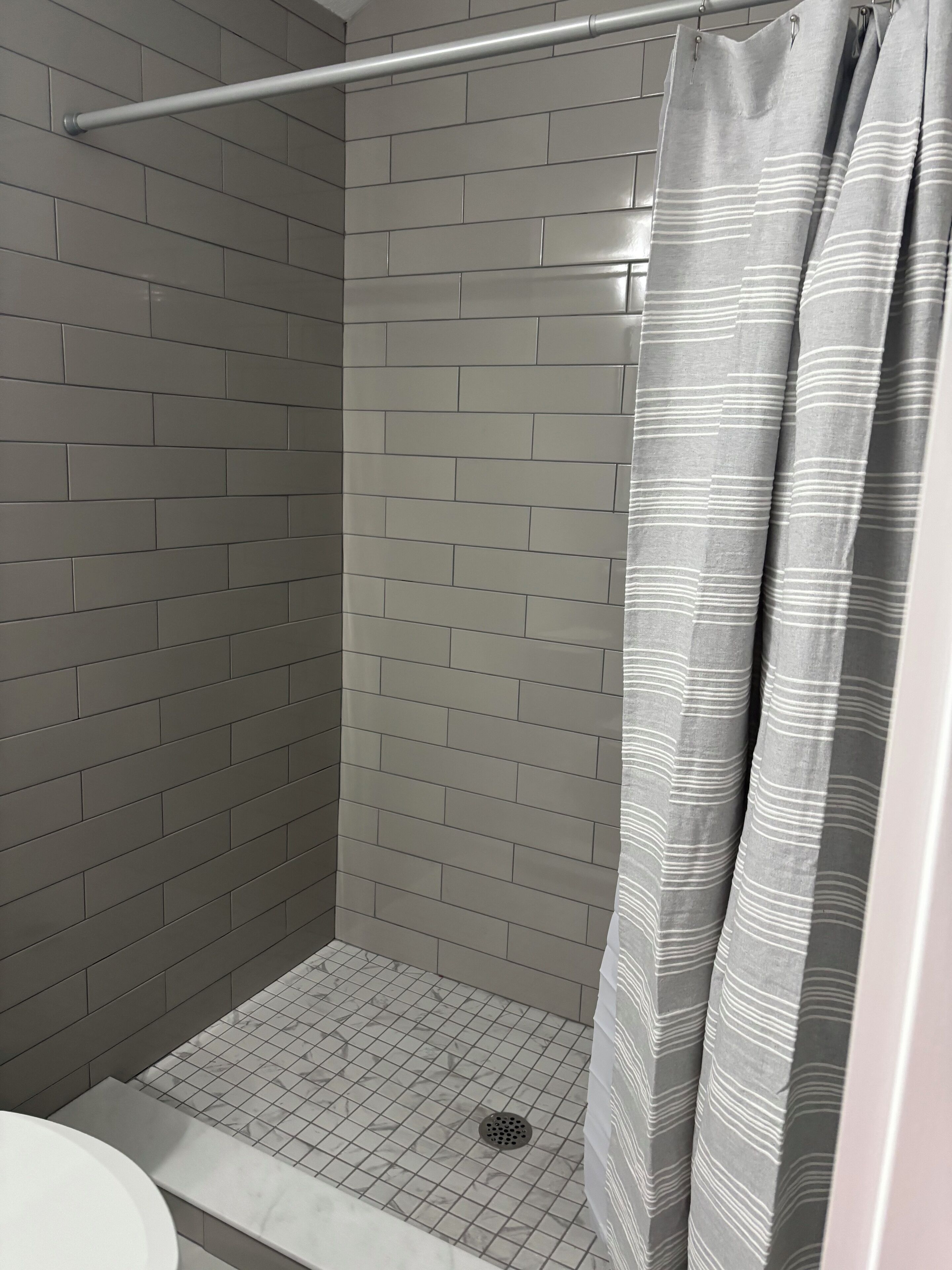 Dusche, Handtücher, Seife, Toilettenpapier