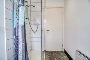 Shower - Budget 1-Bed Flat in Manchester (Greater Manchester)