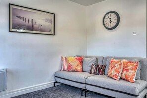 TV - Budget 1-Bed Flat in Manchester (Greater Manchester)