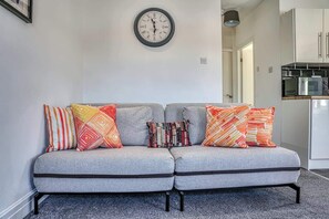 TV - Budget 1-Bed Flat in Manchester (Greater Manchester)