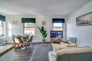 Interior - Budget 1-Bed Flat in Manchester (Greater Manchester)