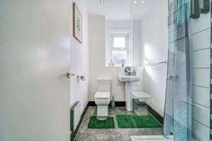 Shower - Budget 1-Bed Flat in Manchester (Greater Manchester)