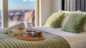 Iron/ironing board, WiFi, bed sheets