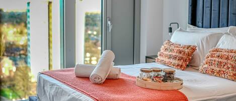 Iron/ironing board, WiFi, bed sheets, wheelchair access