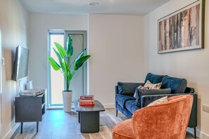 TV, offices - City View | 1-BR Flat in Eccles | 1 Min to Tram (Eccles)