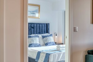 Iron/ironing board, WiFi, bed sheets, wheelchair access - City View | 1-BR Flat in Eccles | 1 Min to Tram (Eccles)