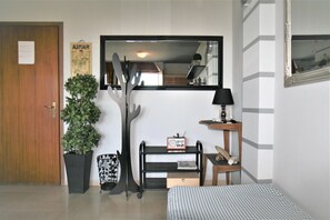 Studio, useita makuuhuoneita, parveke, kaupunkinäköala | Olohuone