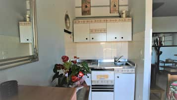 Studio, Multiple Bedrooms, Balcony, City View | Interior