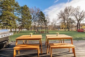 Outdoor dining - Westshore Willis Point (Wills Point)