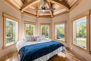 8 bedrooms, desk, iron/ironing board, free WiFi - Timberframe Lodge| Hocking Hills, Luxury, Pond (Rockbridge)