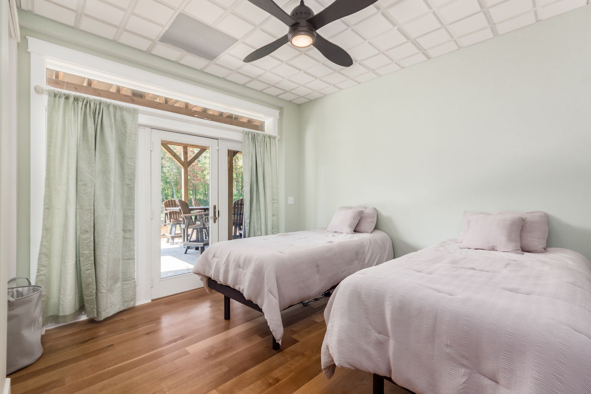 8 habitaciones, escritorio, tabla de planchar con plancha y wifi gratis 