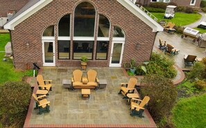 Outdoor dining - Hocking Manor | Hocking Hills, 8BR, Indoor Pool (Rockbridge)