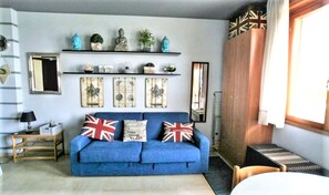 开间, 多间卧室, 阳台, 城市景观 | 客厅