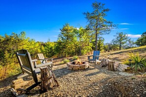 Property grounds - Lakefront Gem | Mtn Views | Hot Tub | Private Dock (Sevierville)