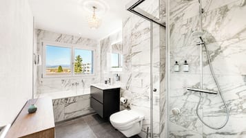 Apartment, Non Smoking, Balcony | Bathroom