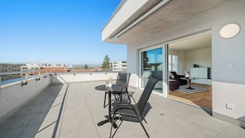 Apartment, Non Smoking, Balcony | Outdoor dining