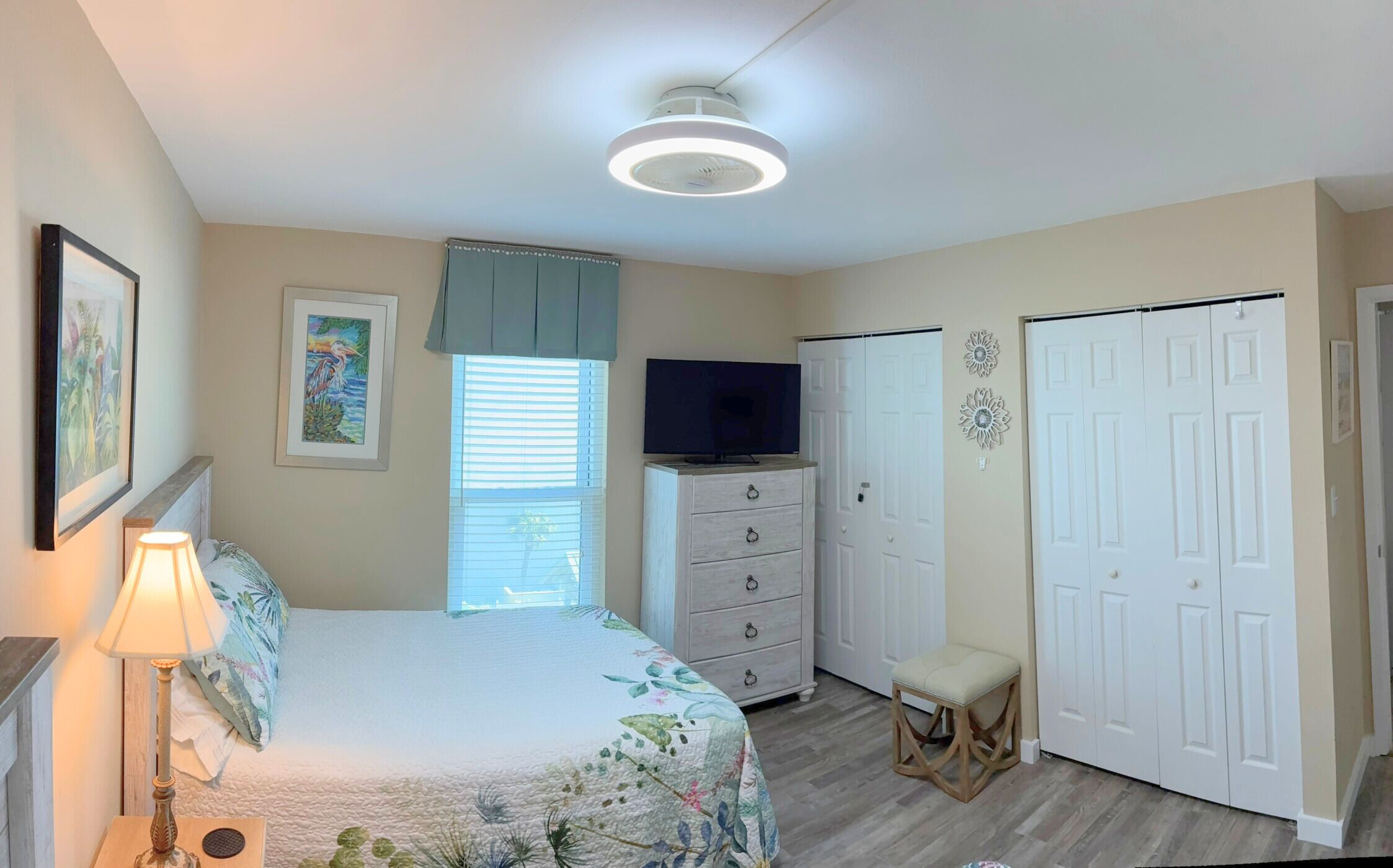 2 habitaciones, tabla de planchar con plancha, wifi y ropa de cama 