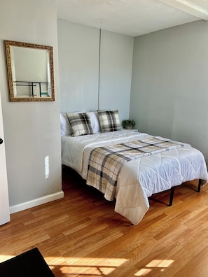 2 chambres, fer et planche à repasser, Wi-Fi gratuit, draps fournis