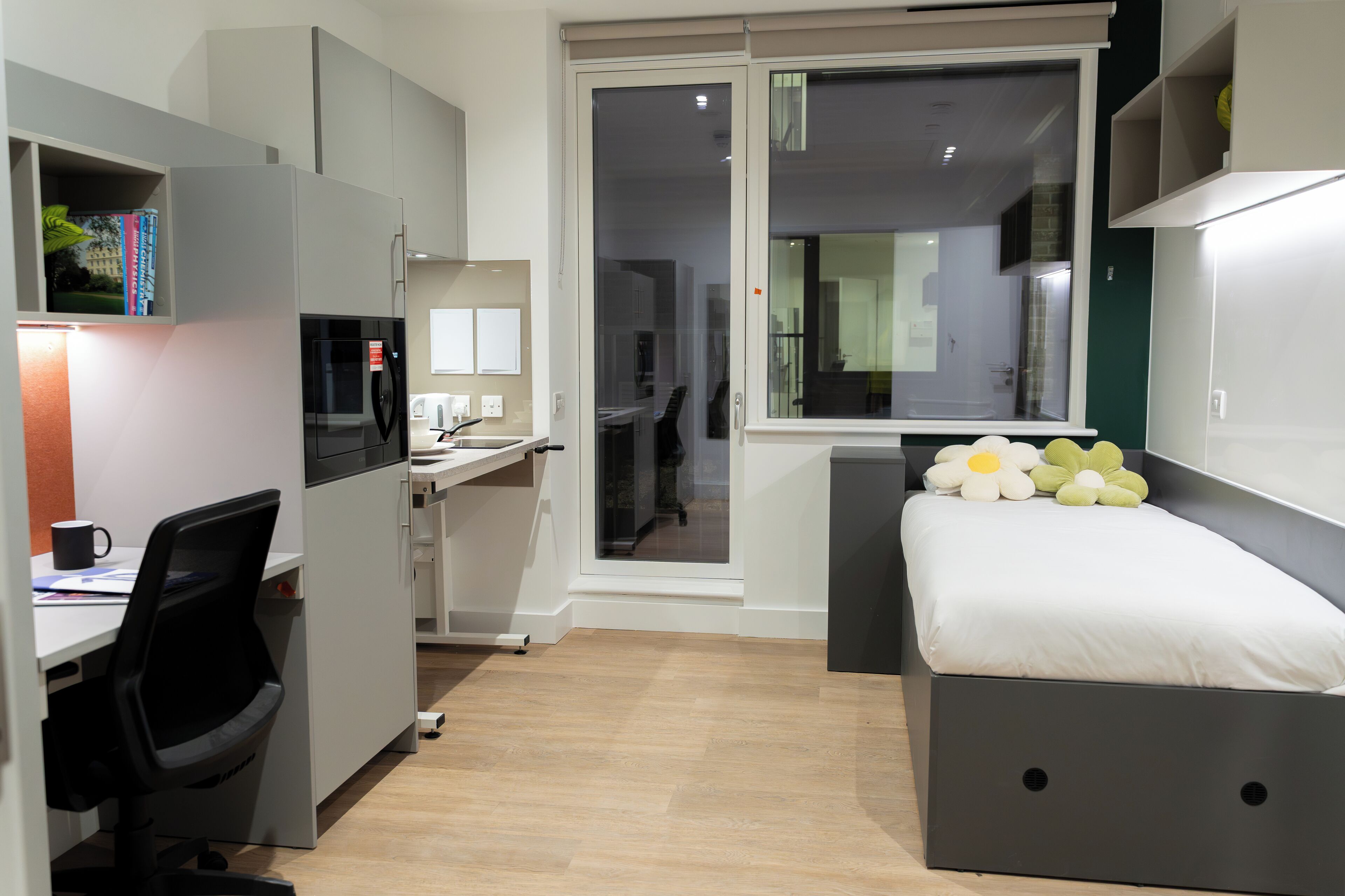 Premier Studio Suite | Free WiFi, bed sheets