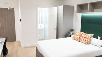 Premier Studio Suite | Free WiFi, bed sheets
