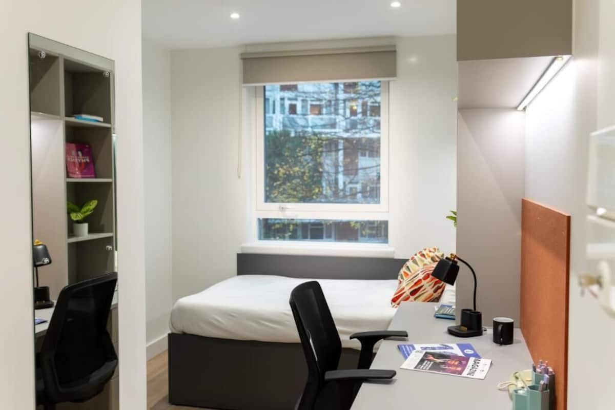 Chambre Simple Standard, vue ville | Bureau, Wi-Fi gratuit