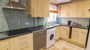 Dishwasher, cookware/dishes/utensils