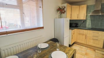 Dishwasher, cookware/dishes/utensils