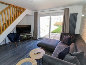 Cottage | Living area - 7 Waverton Mews (Royal Leamington Spa)