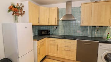 Dishwasher, cookware/dishes/utensils