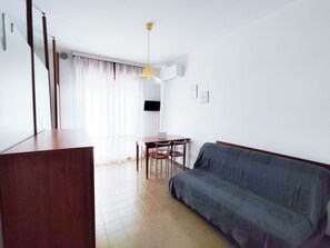 Studio, 1 Schlafzimmer, Balkon, Stadtblick | Wohnzimmer