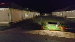 Luxury Σκηνή, Μπαλκόνι, Θέα στο Βουνό | Βεράντα/αίθριο
