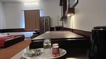 Bungalow familiar, balcón, vistas a la montaña | Interior