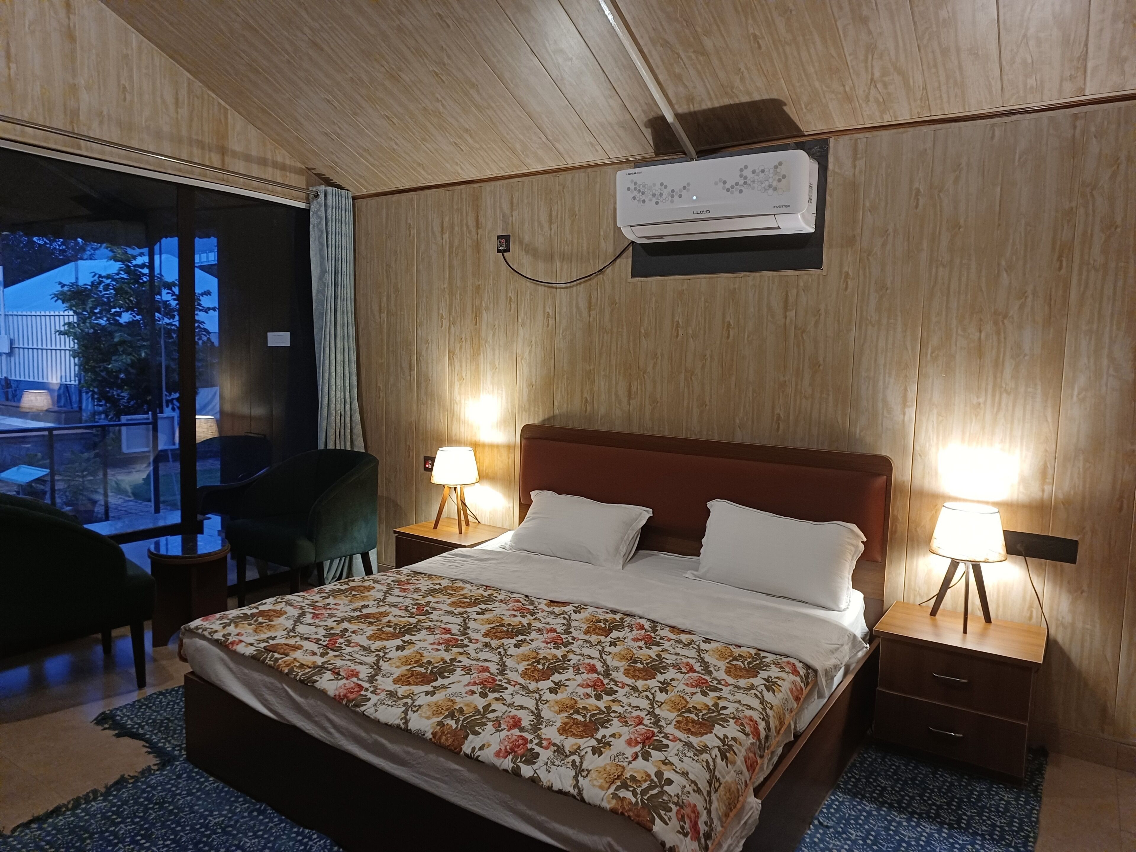 Luxury Cottage, Balcony, Mountain View | Desk, iron/ironing board (on request), free WiFi