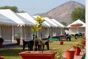 Deluxe Tent, Balcony, Mountain View | Outdoor dining