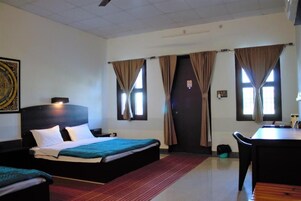 Family Bungalow, Balcony, Mountain View | Desk, iron/ironing board, free WiFi