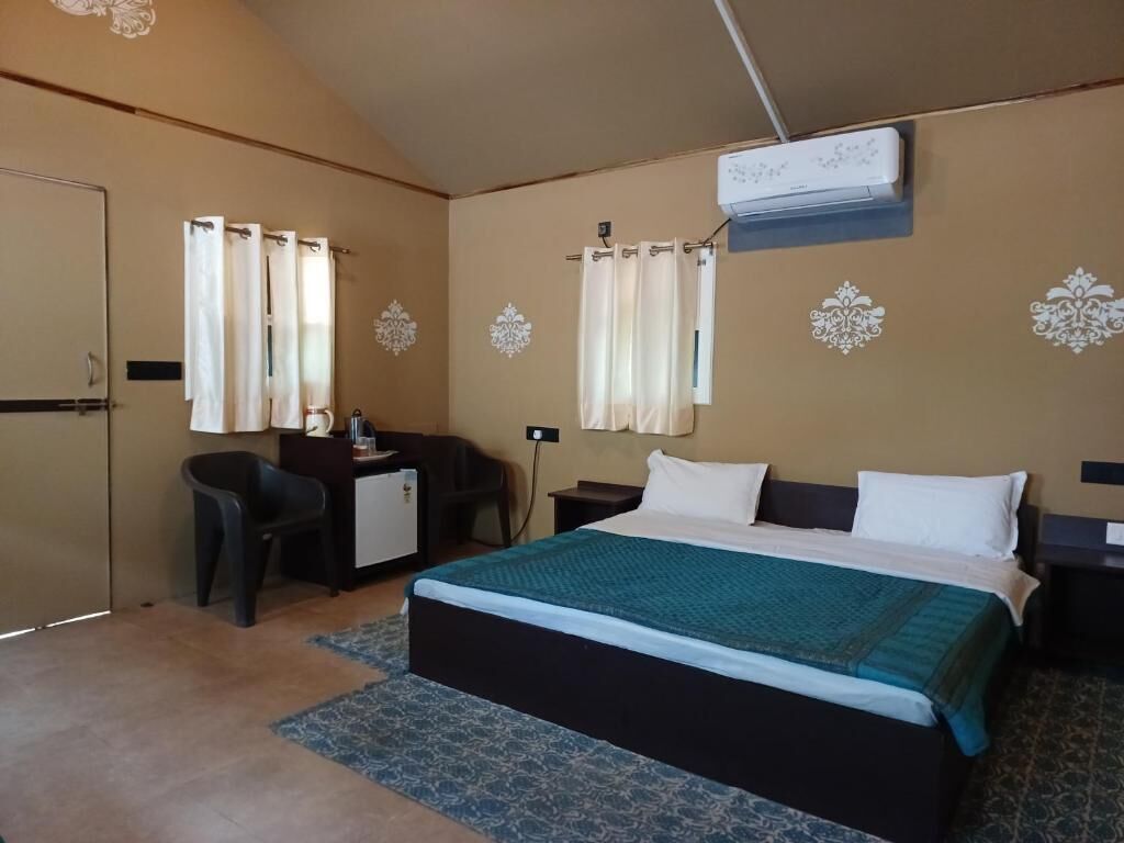 Habitación doble de lujo, balcón, vista a la montaña | Escritorio, tabla de planchar con plancha y wifi gratis 