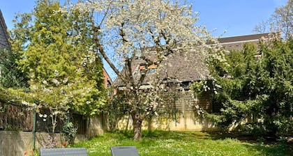 House with garden & private parking space in Cologne
