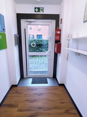 المنشأة من الداخل